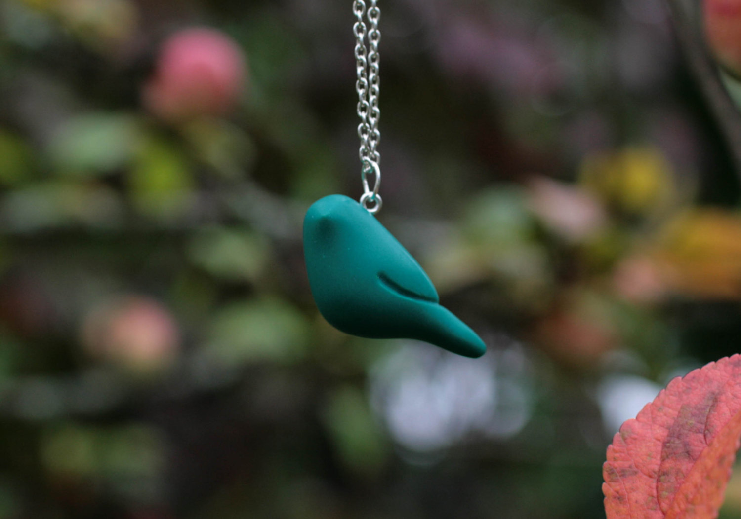 LINTU – Emerald Green Bird Necklace | Rajanto Design